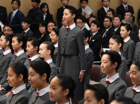 霜下沙麗|【松岡修造の長女・恵さん】“初ステージ” 宝塚音楽学校で「マン。